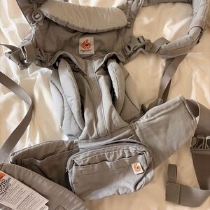 Ergobaby Carrier in Soft Gray